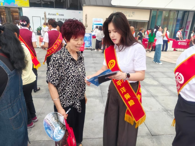 开展防范非法金融宣传。中国太保产险重庆分公司供图