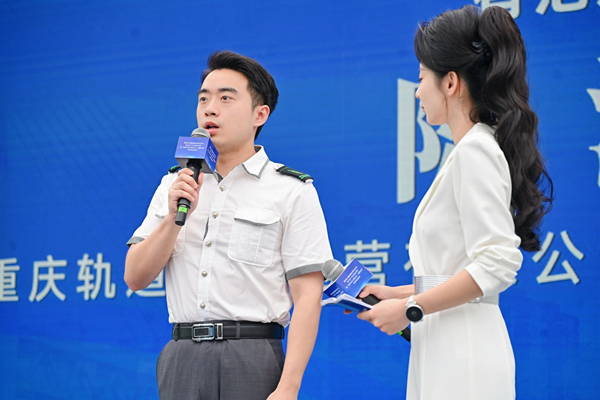“渝中文明交通之星”有范儿驾驶员陈浩哲。活动方供图“渝中文明交通之星”有范儿驾驶员陈浩哲。活动方供图