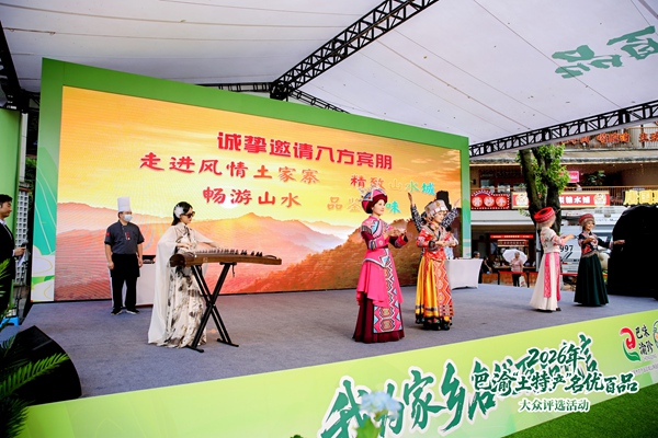 区县推介官们精心编排、展现创意,用富有地域文化特色的各种形式推介产品。主办方供图