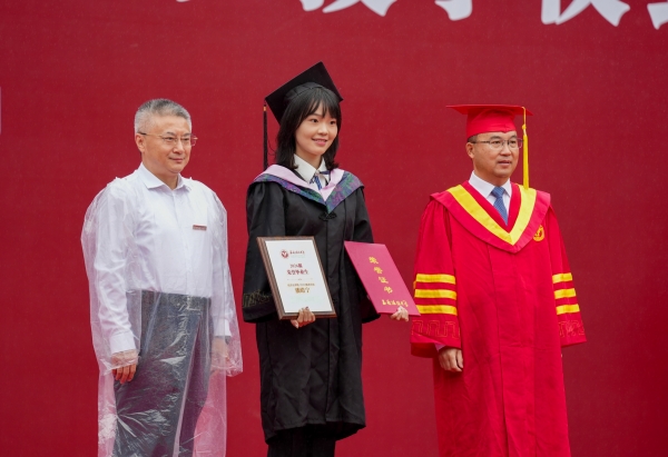 毕业典礼现场。吴汪洋摄
