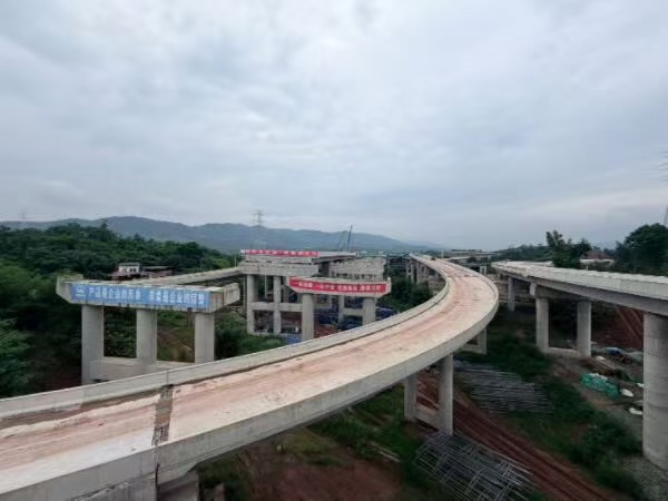 百节互通枢纽施工现场。重庆高速集团供图