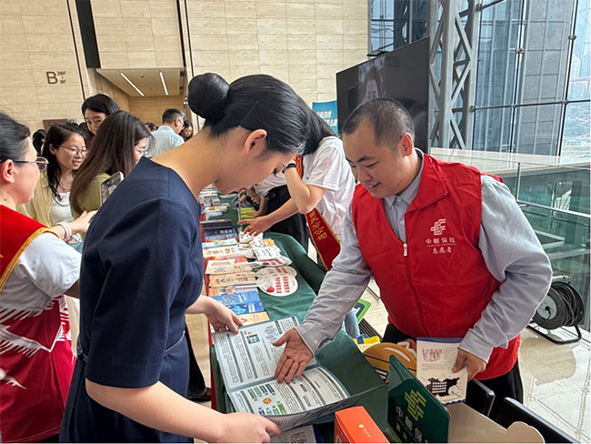 開展專場宣傳。中郵保險重慶分公司供圖