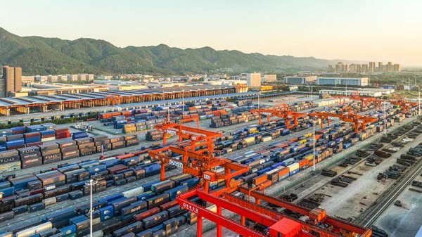 中欧班列起始站、西部陆海新通道策源地——团结村重庆集装箱中心站。重庆国际物流枢纽园区公众号供图