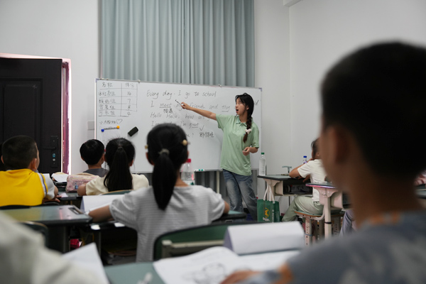 学业帮扶。杨楠摄