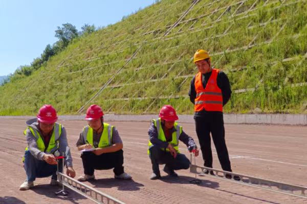 万开达高速公路项目WK1合同段路基全部通过交工验收。梅清如摄