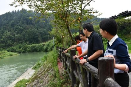在金鸡河畔 经管学子读懂绿水青山的“变现公式”