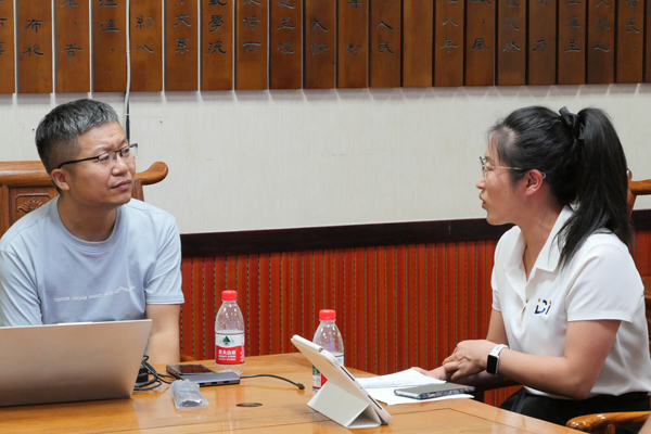 学生们积极发言。移通学院供图