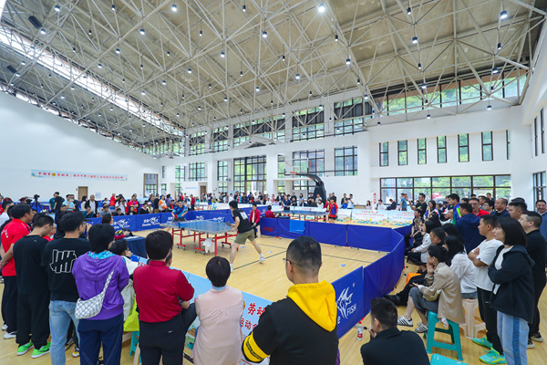 重庆市第三届职工运动会乒乓球比赛现场。重庆市总工会供图