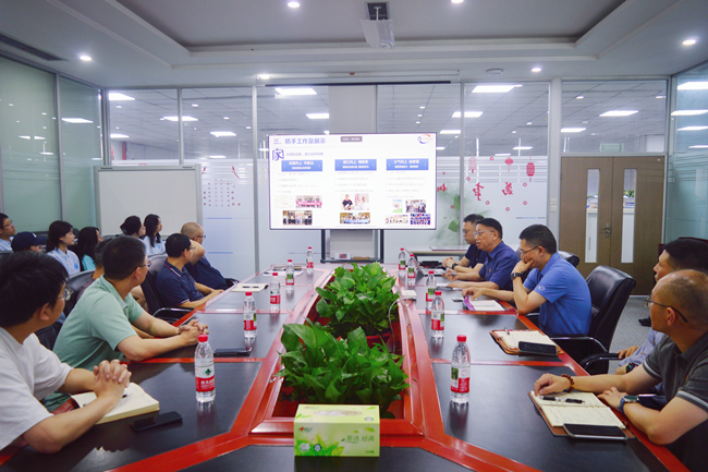 座谈会现场。校方供图