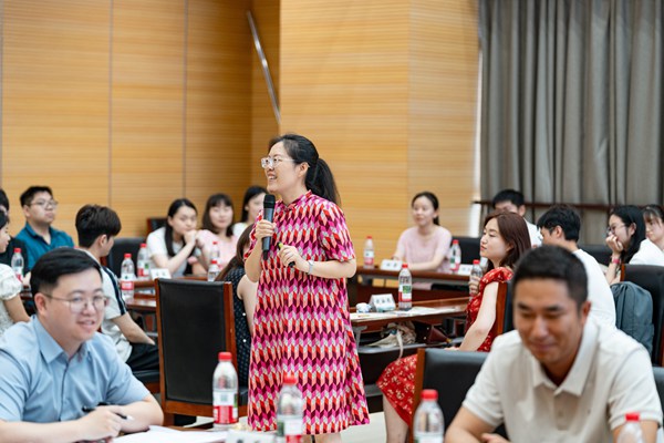 重庆工商大学付海鸿教授开展授课。国网重庆永川供电公司供图
