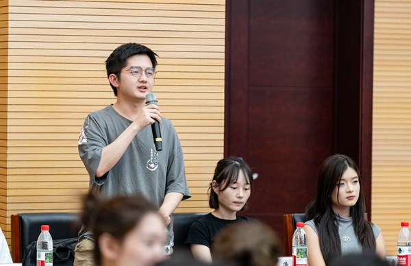 现场青年踊跃互动。国网重庆永川供电公司供图