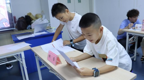 实践团开展模拟法庭。重庆大学供图