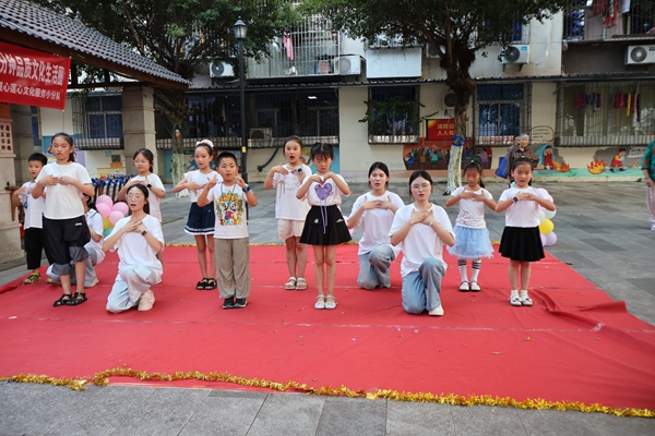 演出现场。“软小青”志愿服务团供图