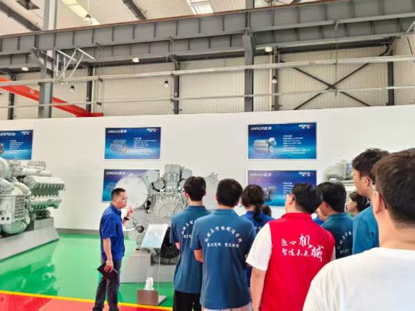 实践团走进企业开展产业研学。陈兴宇摄