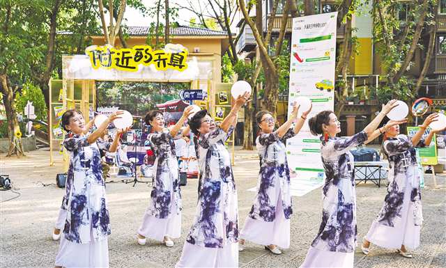 后堡社區人氣越來越旺,居民舞蹈隊在排練。(南岸區委宣傳部供圖)