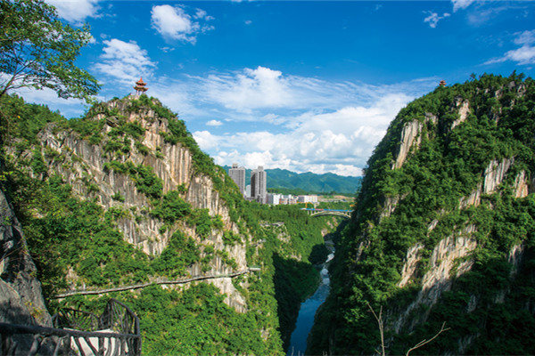 城市大峡谷景区。黔江区委宣传部供图