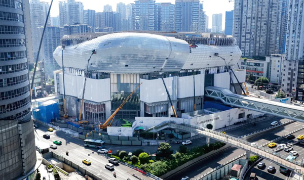 正在加紧施工的中環万象城。项目部供图