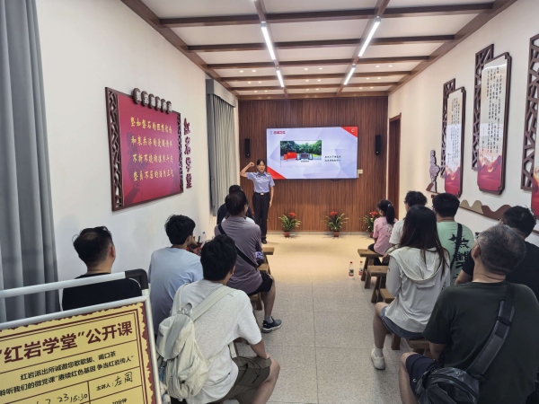 派出所“红岩学堂”内座无虚席。沙坪坝区公安分局供图