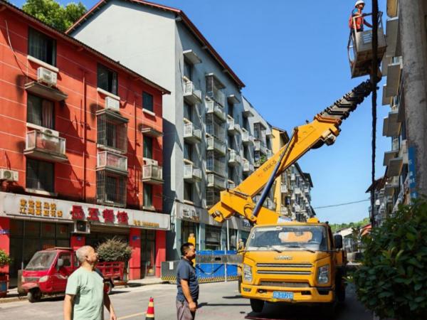 整治施工现场。刘梦摄