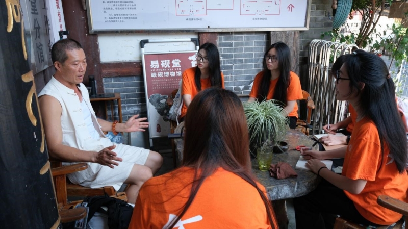 青马班学员与易宗成开展深度访谈。姚珏粝摄