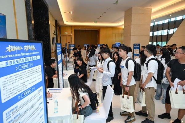 企業與人才對接洽談。王加喜攝