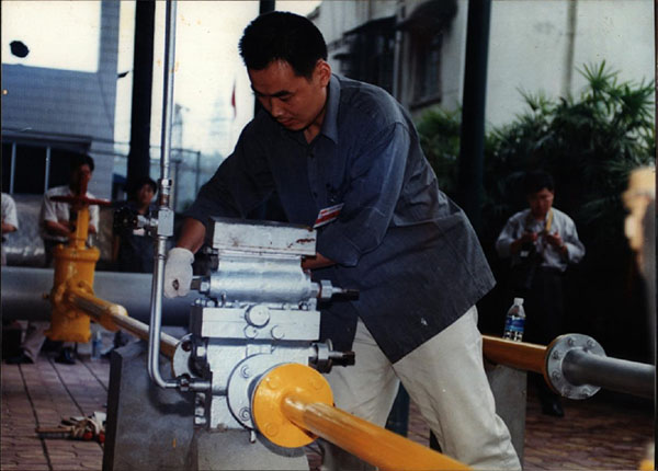 1997年，刘辉第一次参加技能大赛操作高级孔板阀。