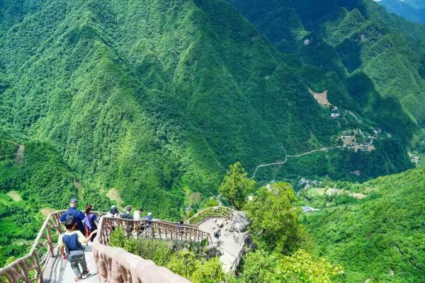 雪寶山徒步。開州區委宣傳部供圖