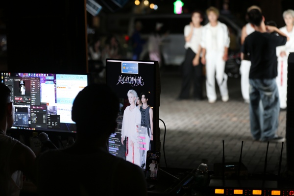 实景户外直播现场。景区供图