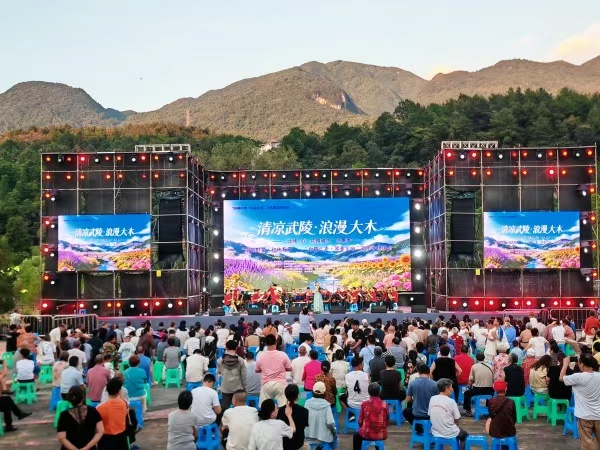 涪陵“涪州好戲”吸引觀眾觀賞。涪陵區文化旅游委供圖