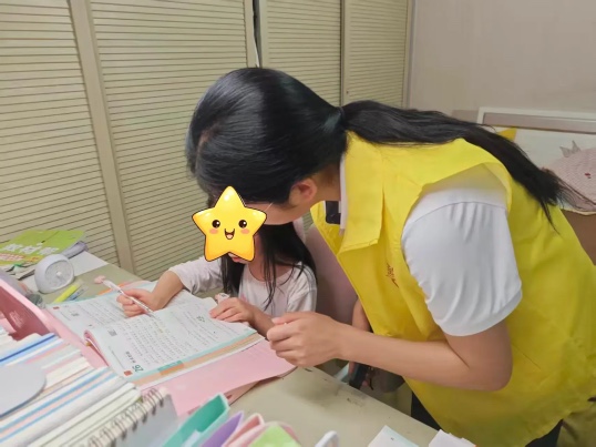 “天使渝翼”志愿服务队伍走访服务。受访单位供图