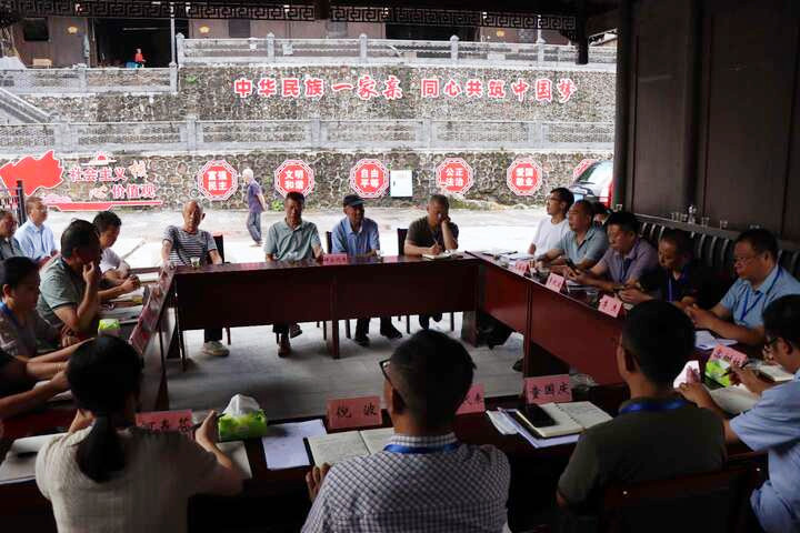“三方议事”现场。谭登帆摄