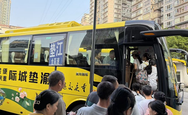渝垫便民快巴。愉客行供图