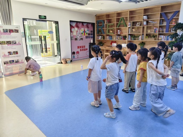 “七彩夏日”公益托管活動。受訪單位供圖