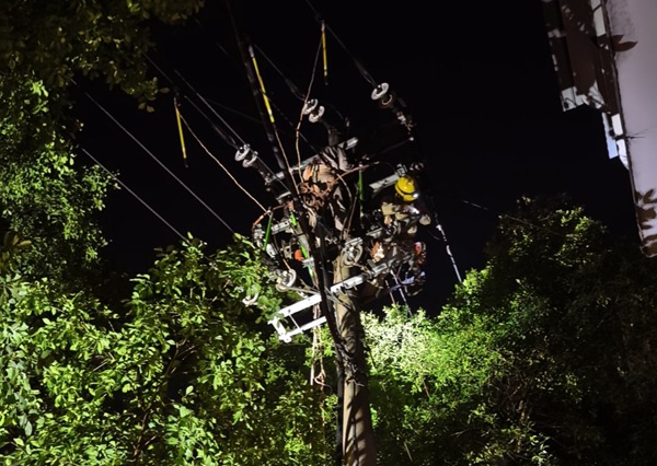 雷雨致小區供電異常 永川供電復電搶修保民生