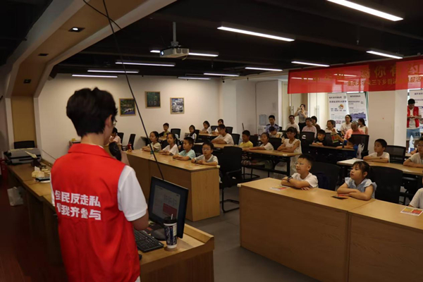 普法课堂。罗家辉摄