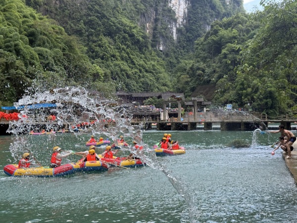 游客在景区游玩。景区供图