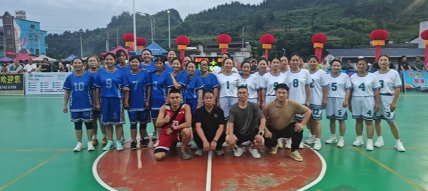 合影留念。活动主办方供图