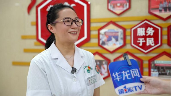人和社区卫生服务中心副主任冯建 摄影/薛世强