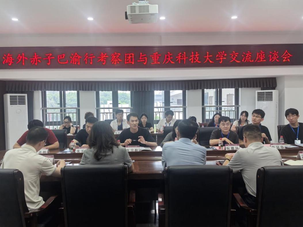 高校座谈现场。重庆市人力社保局供图