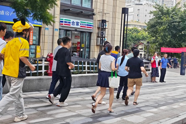 七星岗街道开展地质灾害避险演练。七星岗街道供图