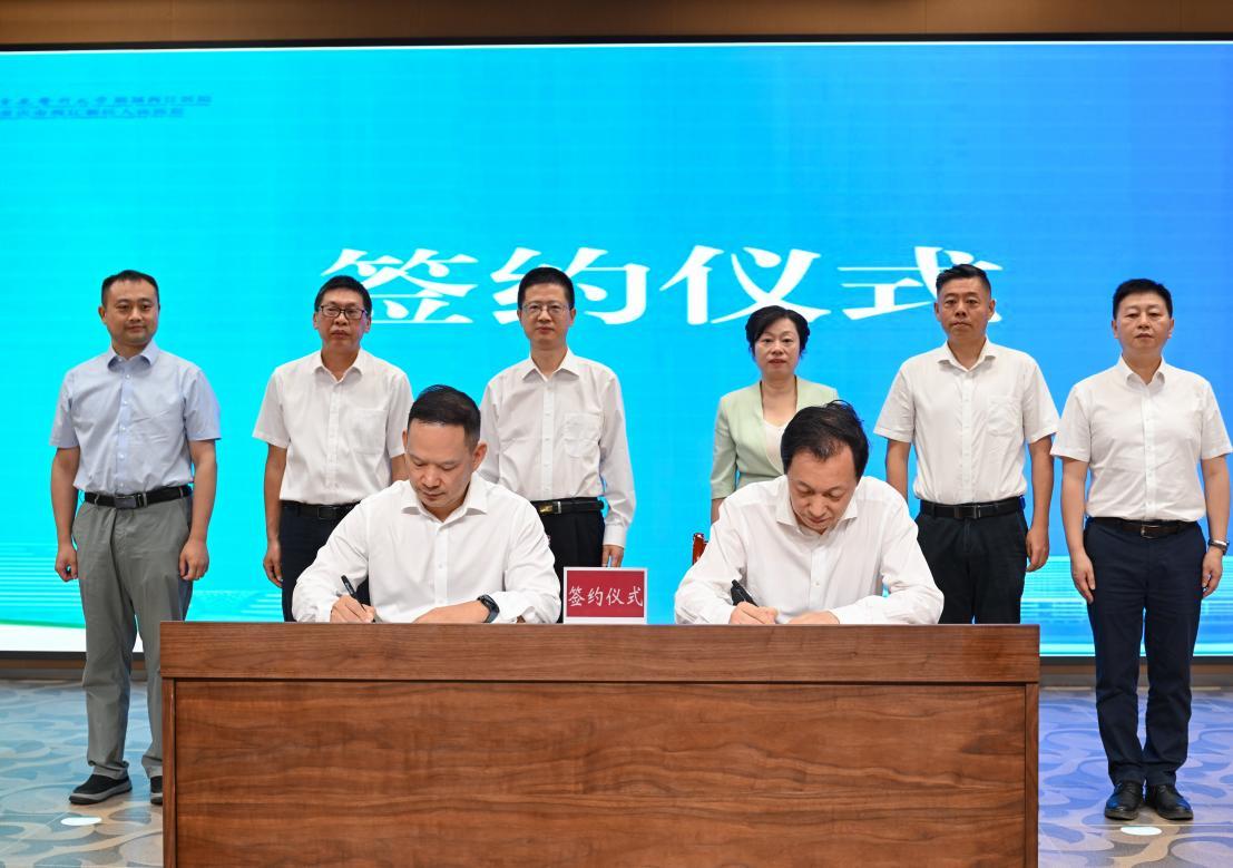 武汉协和医院首批28名专家入驻重庆