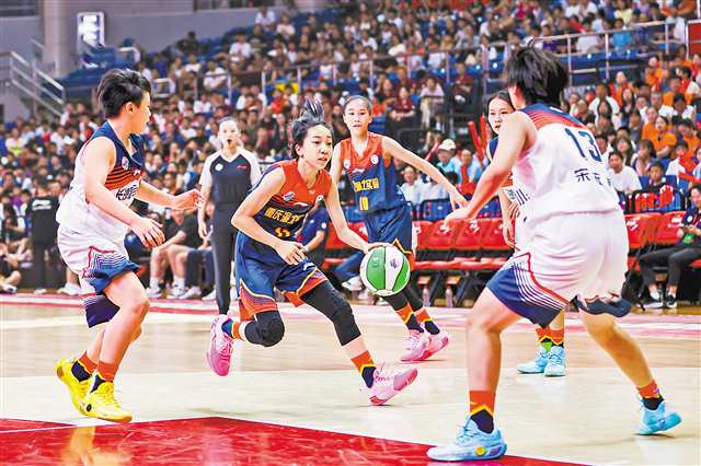 两江新区渝北实验小学U12女子篮球队勇夺全国总冠军。（受访者供图）