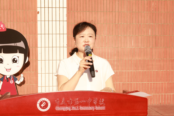 黨委副書記袁敏宣讀2025至2026學年度先進集體和優秀個人名單。曾英豪攝