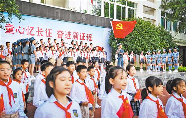 9月1日，兩江新區港城小學，情景詩朗誦《星火長征 少年逐光》上演。記者 張錦輝 攝/視覺重慶