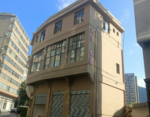 鳳山街道油坊社區老舊樓棟換新貌。武隆區委宣傳部供圖