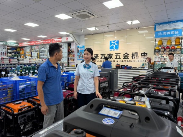 農行重慶北碚支行工作人員走訪企業。鄒雨璠 攝