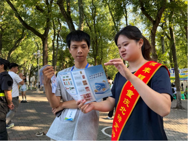 向學生普及金融知識。恆豐銀行重慶分行供圖