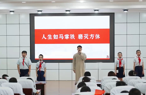 红色宣讲进校园：沉浸式思政课让革命薪火融入少年心