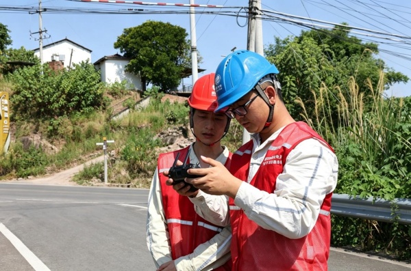 重慶大足：“無人機+人工”立體巡檢護航電網安全