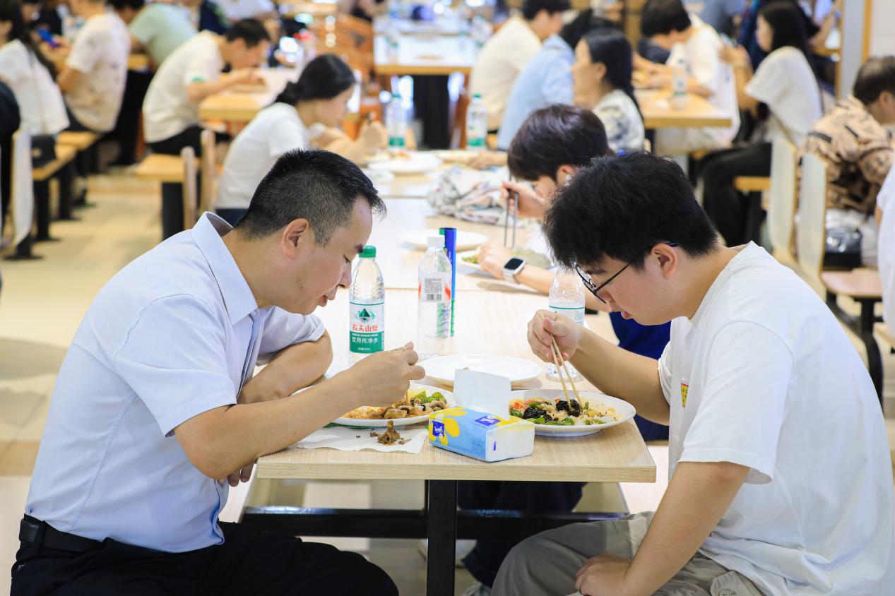 工信第一餐。学校供图